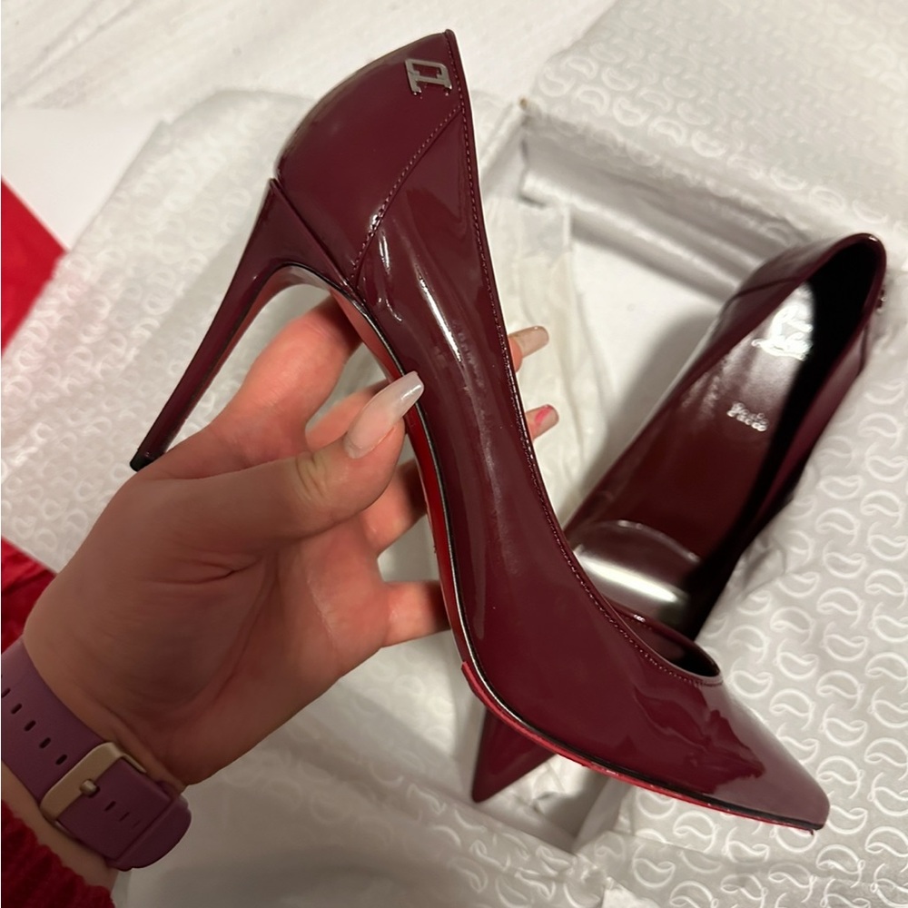 Size 39 Sporty Kate Maroon Louboutin Heels